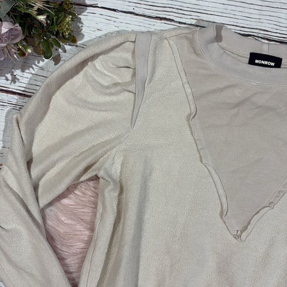 Monrow Women's Supersoft Fleece Sweatshirt With Tucked Sleeve - Picture 4 of 9